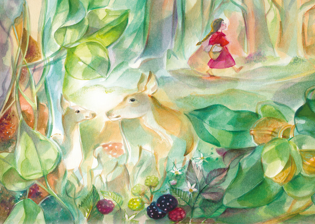 Postkarte Rotkäppchen von Marie Laure Viriot: zwei Rehe im Wald, Mädchen im roten Umhang im Hintergrund