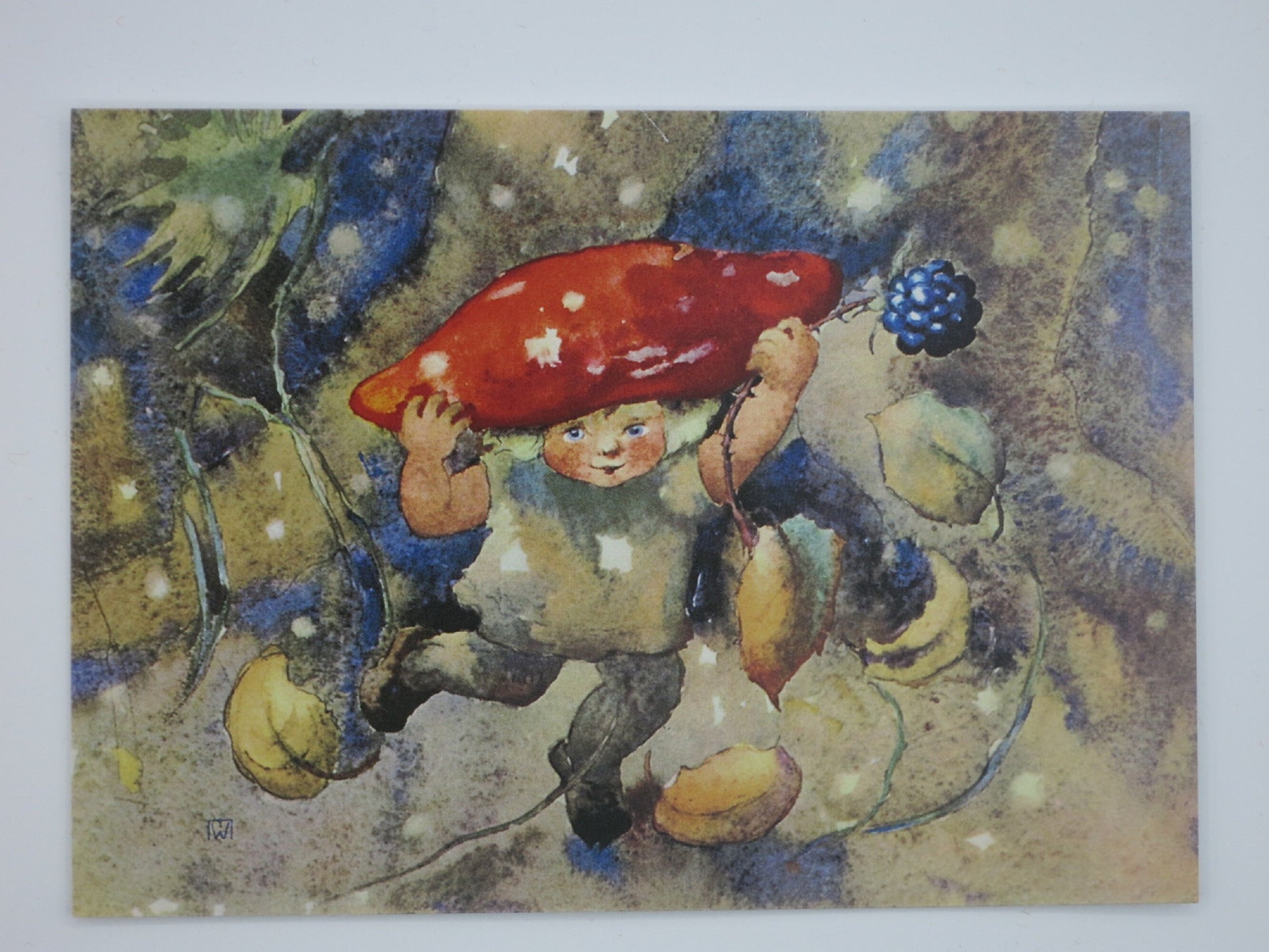 Postkarte Der lustige Waldpilz von Mili Weber: Kind mit riesigem Fliegenpilzhut