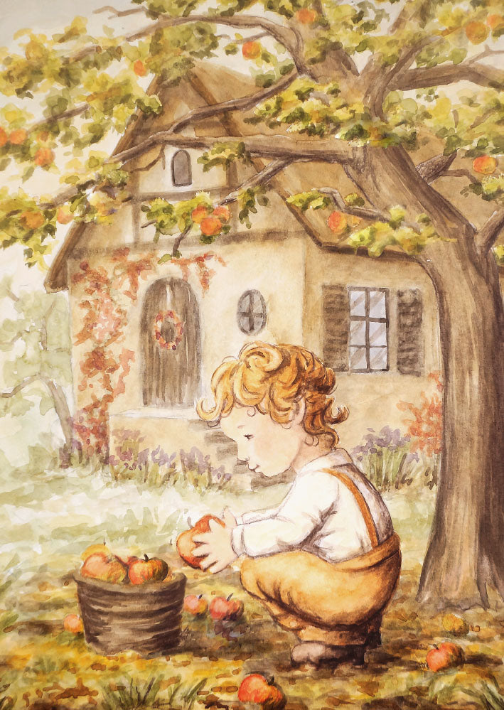 Kind sammelt heruntergefallene Äpfel vor einem Fachwerkhaus – Postkarte Apfelernte von Raphaela Berendt