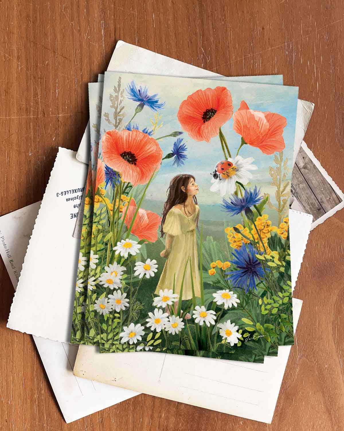 Sommer Postkarte Bewunderung PKSO343: Mädchen in Mohn und Kornblumenfeld
Zeichnung von Iris Esther