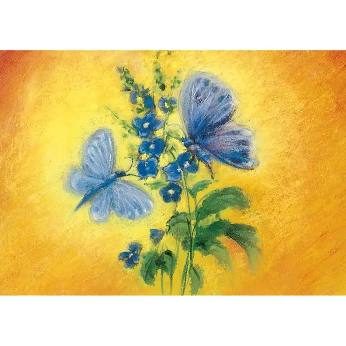 Waldorf Postkarte Blauer Schmetterling von Marjan van Zeyl: zwei Bläulinge auf Rittersporn vor orangefarbenem Hintergrund