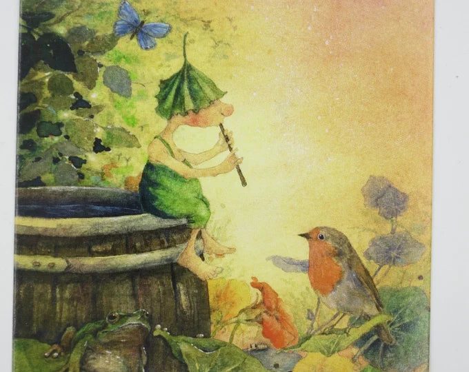 Postkarte Giesbert flötet: Wurzelkind spielt Flöte für Rotkehlchen und Frosch, Aquarell von Daniela Drescher