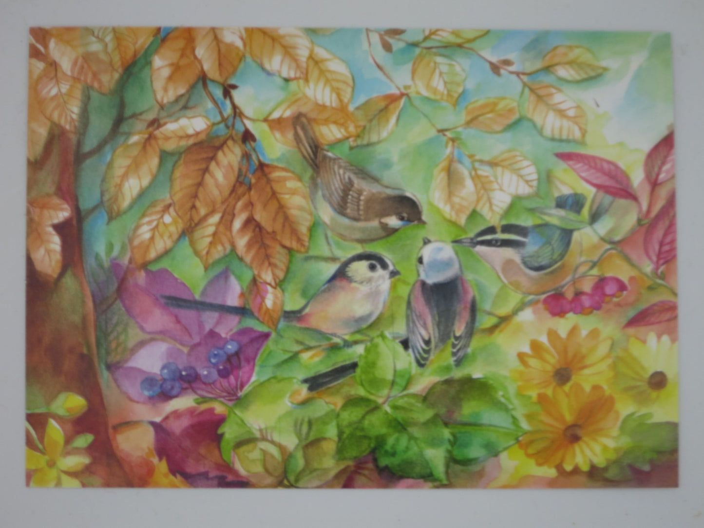 Herbst Postkarte Im Herbstwald PKHE244: Voegel im herbstlichen Baum mit Beeren Blumen und Nuessen
Aquarell von Marie Laure Viriot