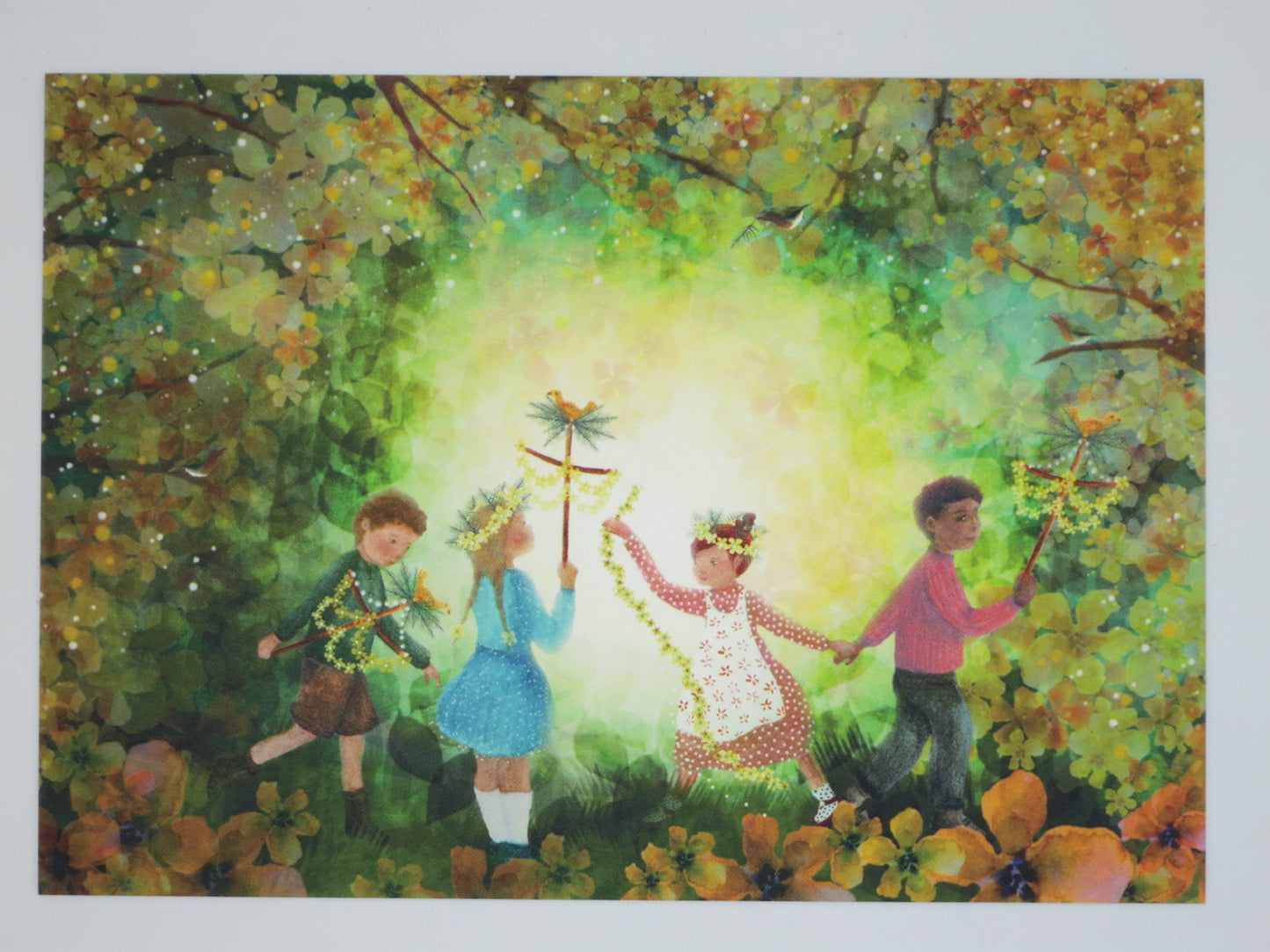 Postkarte Palmsonntag von Bijdehansje: Kinder mit Palmbuschen