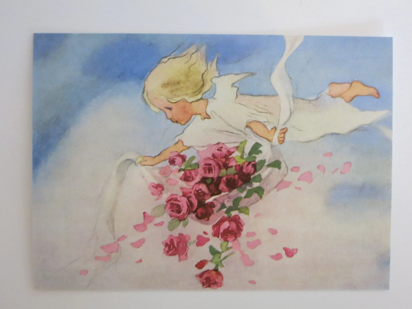Postkarte Rosenengel Detailansicht: Engel mit Rosenstrauß, Vintage-Aquarell von Mili Weber