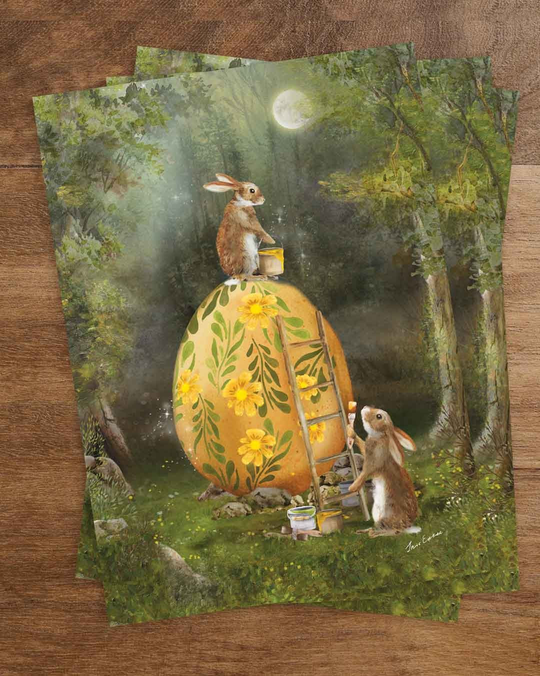Oster Postkarte Teamwork PKFR234: Zwei Hasen bemalen zusammen ein großes Osterei 
Zeichnung von Iris Esther