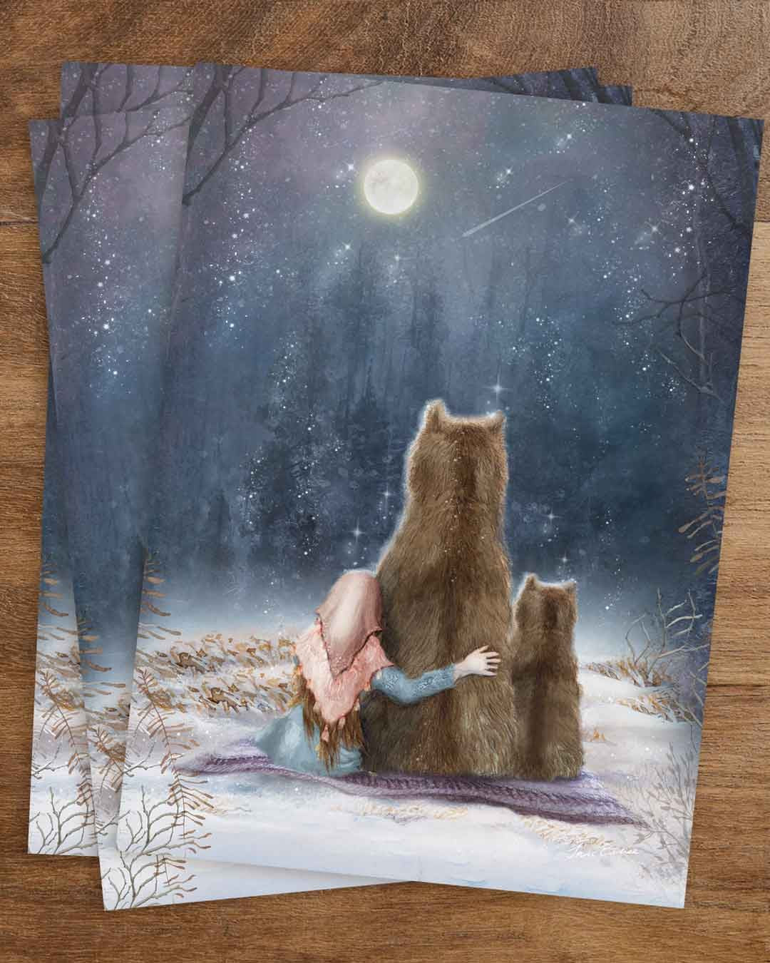 Winter Postkarte The Sound of Snow PKWI333: Mädchen und Bären schauen zum Vollmond
Zeichnung vor Iris Esther