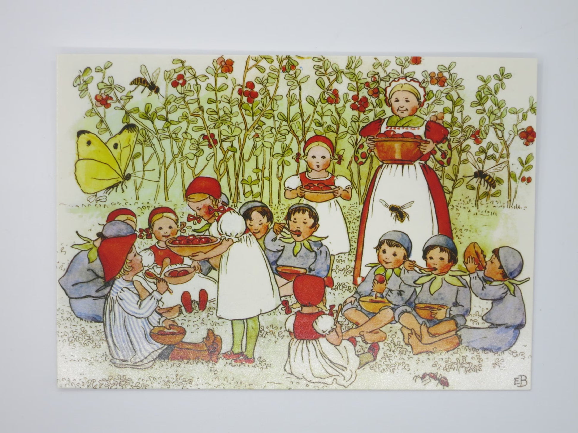 Waldorf Postkarte Preisselbeermutter von Elsa Beskow mit Beerenmutter und Kinderschar bei den Preiselbeersträuchern
