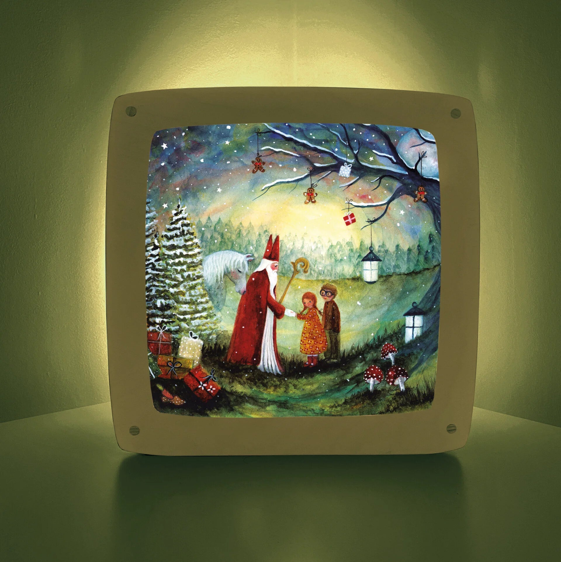 Sankt Nikolaus Toverlux Motiv MO4: Nikolaus mit Bischofsstab und weißem Pferd schenkt zwei Kindern Geschenke im nächtlichen Winterwald – für die Magische Lampe und den Adventstisch