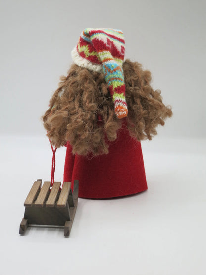 Schlittenmädchen Blumenkind Rückansicht mit langem lockigem Haar, Waldorf Jahreszeitentisch Art. WI18
