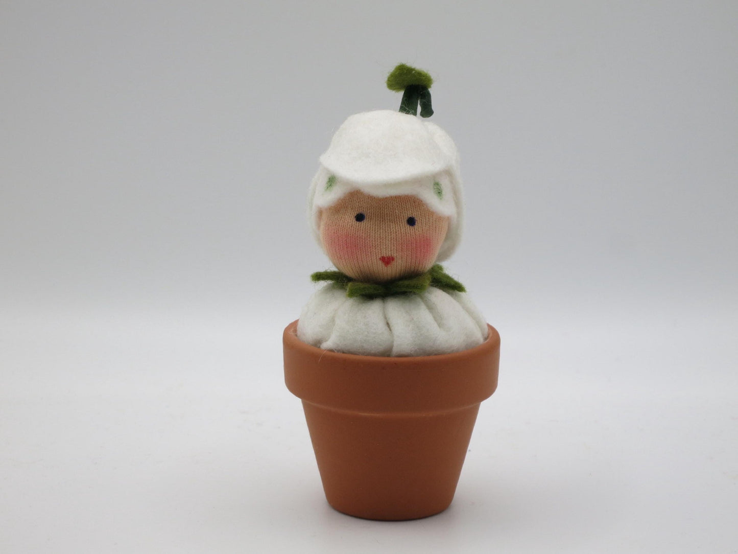 Schneeglöckchen im Terrakottatöpfchen Blumenkind mit grünem Spross, Waldorf Jahreszeitentisch Art. WI55