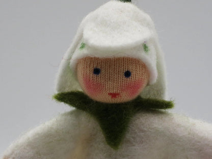 Rückansicht des Schneeglöckchen-Steckers mit grüner Blütenspitze und Holzstecker