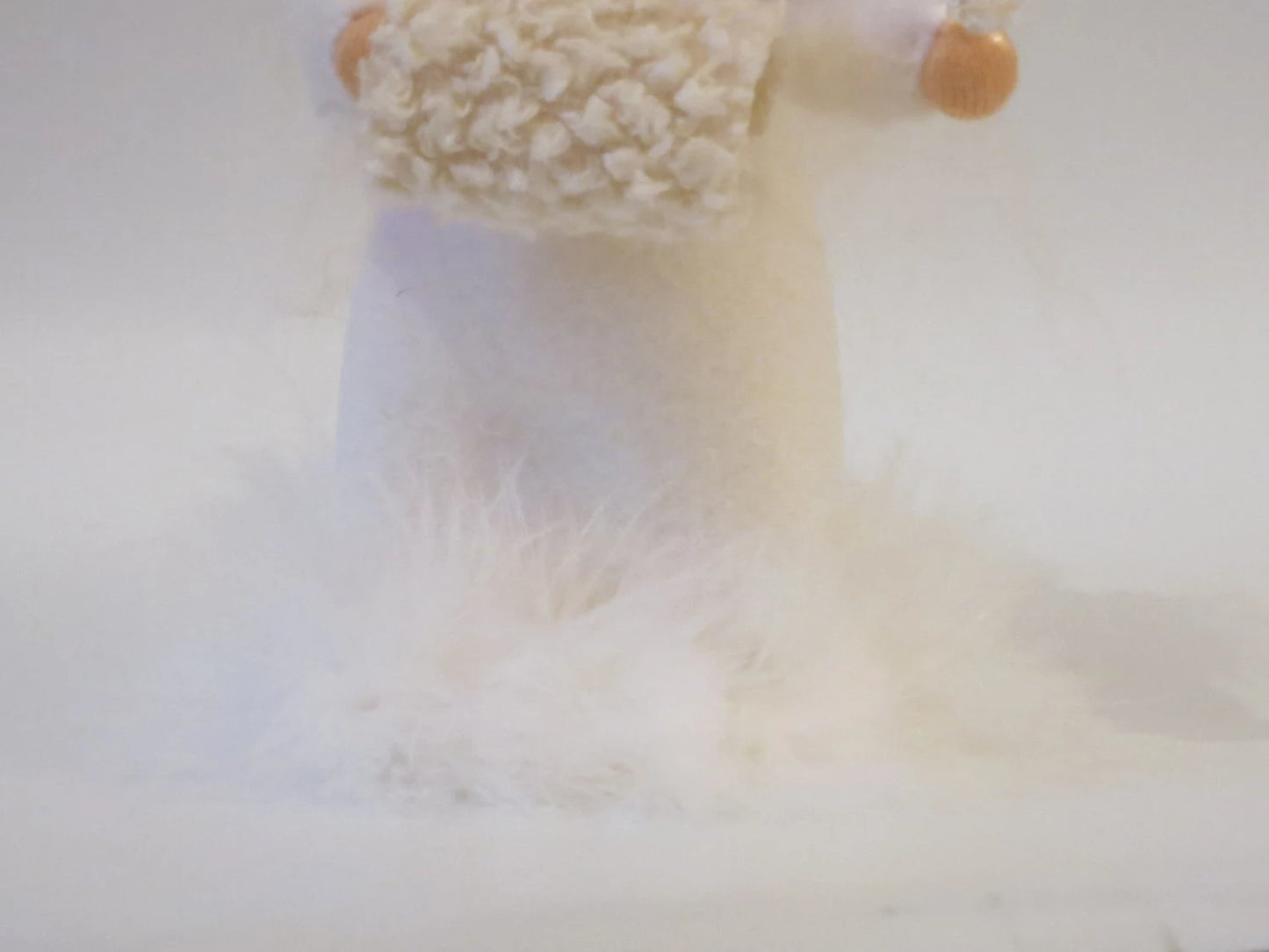 Schneeprinzessin Blumenkind Detailaufnahme, krauses weißes Wolltuch, Art. WI21