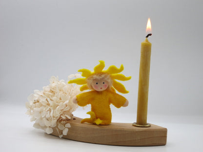 Sonne-Figur aus Wollfilz als Geburtstagsring-Stecker, Waldorf-Jahreszeitentisch
