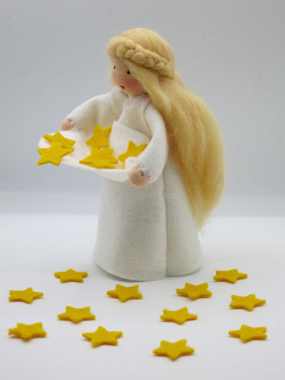 Sterntaler Blumenkind Seitenansicht mit Filzsternen auf dem Tüchlein, Art. WI32