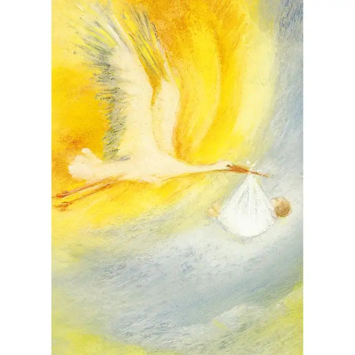Postkarte mit fliegendem Storch und Baby im Schnabelbündel vor gelbem Himmel – Klapperstorch GK25