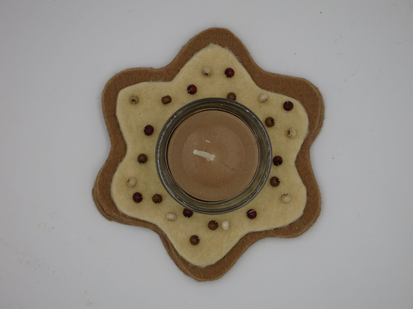 Teelichthalter Lebkuchen hellbraun, sechszackiger Filzstern mit Zuckerperlen, Art. WI67