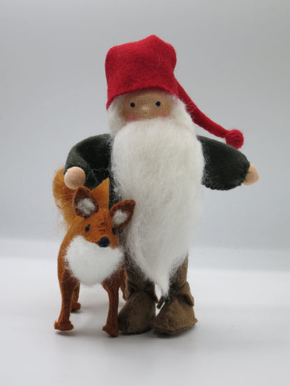 Tomte mit Fuchs Blumenkind aus Wollfilz, rote Zipfelmuetze und weisser Wollbart, Waldorf-Jahreszeitentisch, Art. HE18