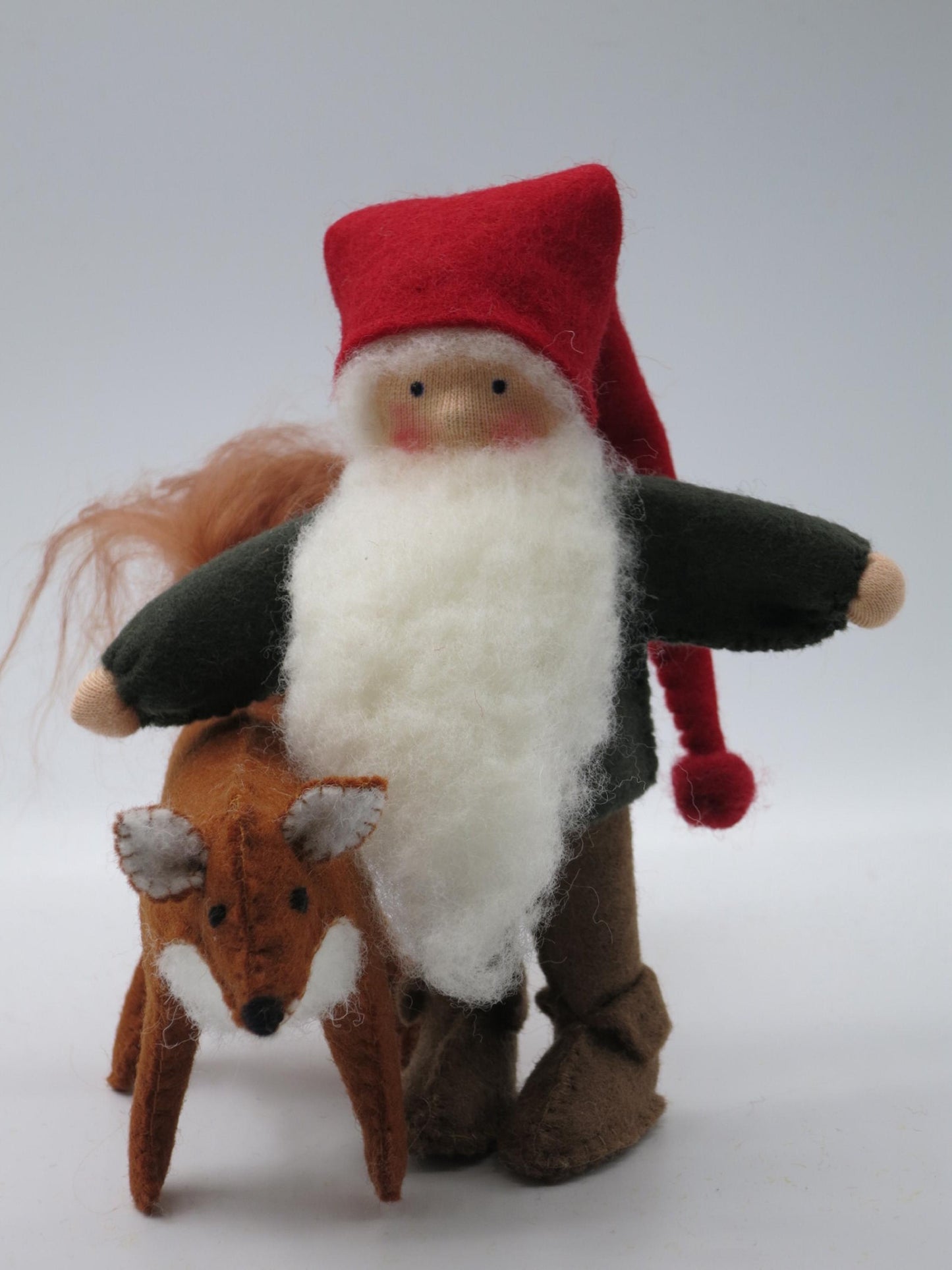 Tomte mit Fuchs Blumenkind aus Wollfilz im Profil, Waldorf-Jahreszeitentisch, Art. HE18