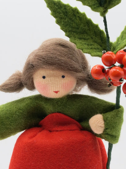 Vogelbeere Eberesche Blumenkind aus Wollfilz mit roten Beeren-Perlen am Zweig, Waldorf-Jahreszeitentisch, Art. HE23