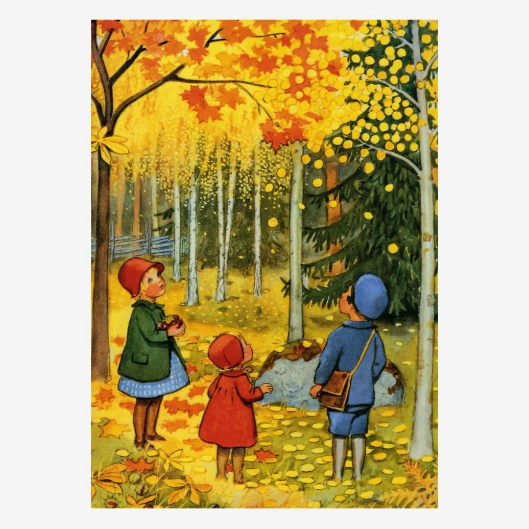Drei Kinder unter einem orangefarbenen Ahornbaum mit fallenden Birkenblättern – Waldorf Postkarte Oktober von Elsa Beskow