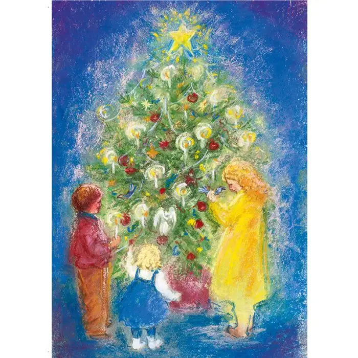 Postkarte Weihnachtsbaum von Marjan van Zeyl, Kinder schmuecken Tannenbaum mit echten Kerzen