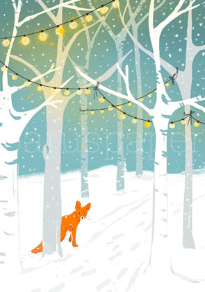 Weihnachtspostkarte kleiner Fuchs zwischen Birken mit Lichterketten im Schnee