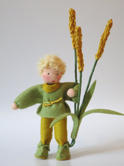 Weizen Blumenkind Junge aus Wollfilz mit drei geflochtenen Aehren, Waldorf-Jahreszeitentisch, Art. HE21