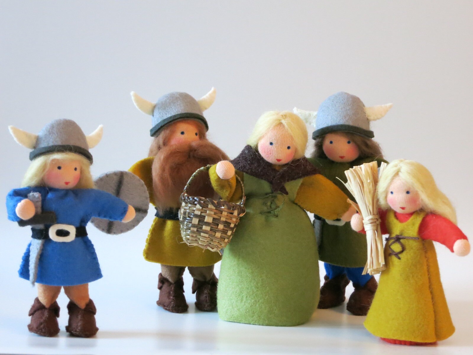 Wikinger-Wollfilzfiguren mit Hörnerhelmen, Waldorf-Erzählfiguren Sommer