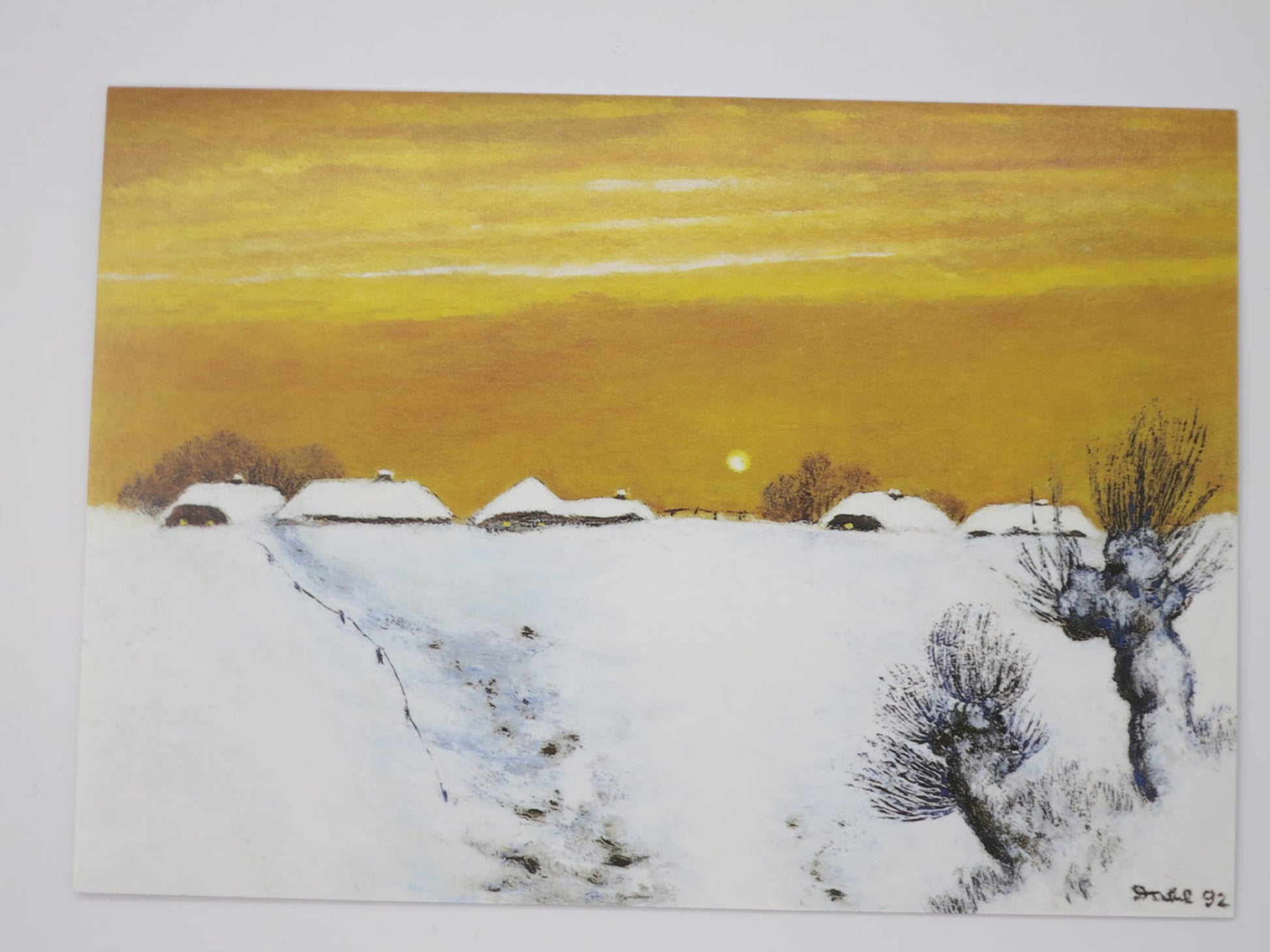 Winterabend Kunst-Postkarte Winterlandschaft – verschneites Dorf mit Kopfweiden im goldenen Abendlicht, Heide Dahl, Jahreszeitentisch