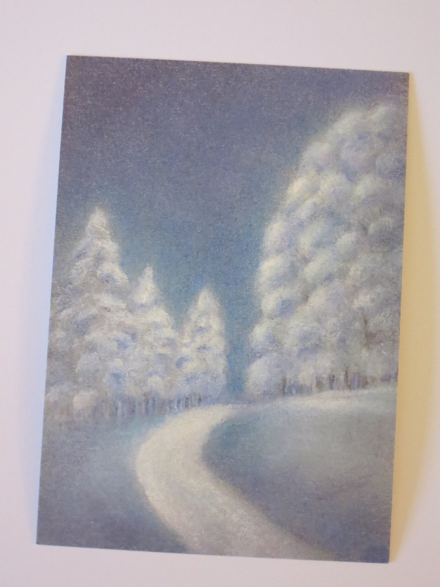 Winterlandschaft Kunst-Postkarte mit Raureif – verschneiter Weg zwischen Bäumen, Ruth Elsässer, Jahreszeitentisch